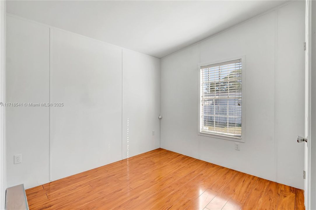 For Sale: $125,000 (2 beds, 2 baths, 1263 Square Feet)