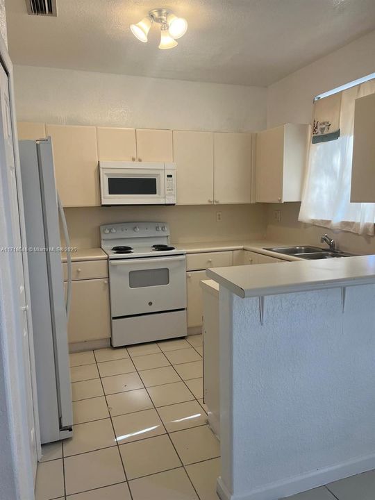 For Rent: $2,195 (3 beds, 2 baths, 1302 Square Feet)