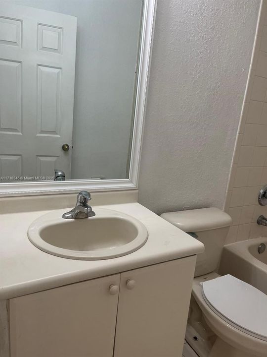 For Rent: $2,195 (3 beds, 2 baths, 1302 Square Feet)