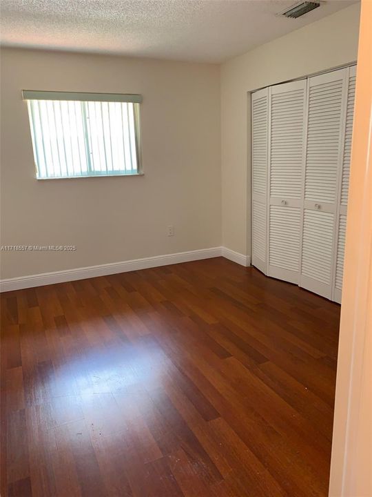 For Rent: $2,500 (2 beds, 1 baths, 914 Square Feet)