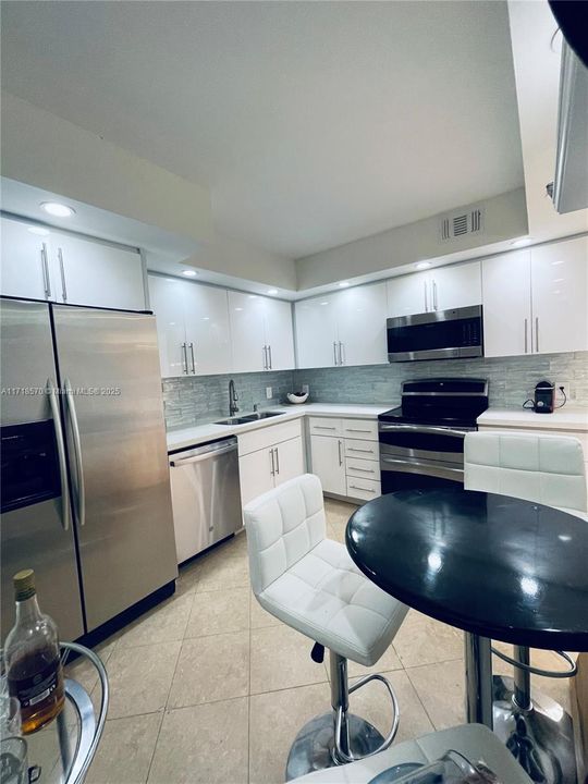 For Rent: $4,000 (2 beds, 2 baths, 1811 Square Feet)