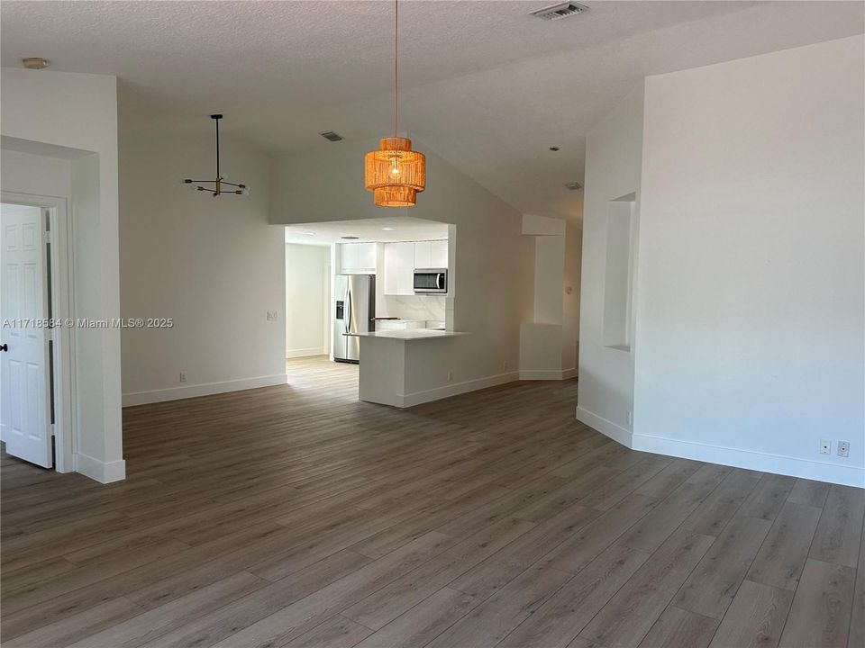 For Rent: $3,200 (2 beds, 2 baths, 1480 Square Feet)