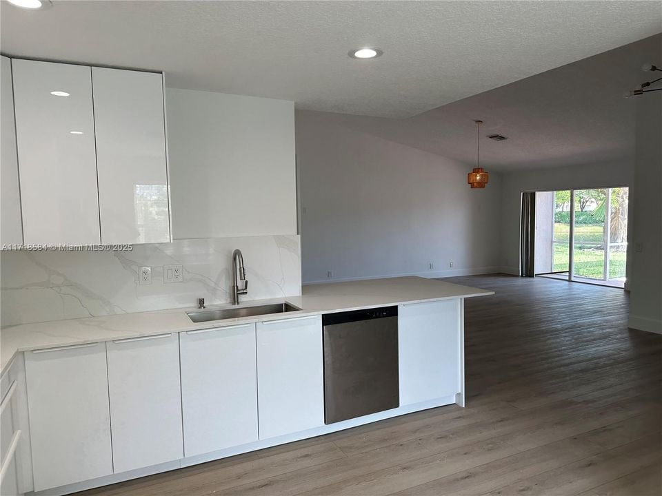 For Rent: $3,200 (2 beds, 2 baths, 1480 Square Feet)