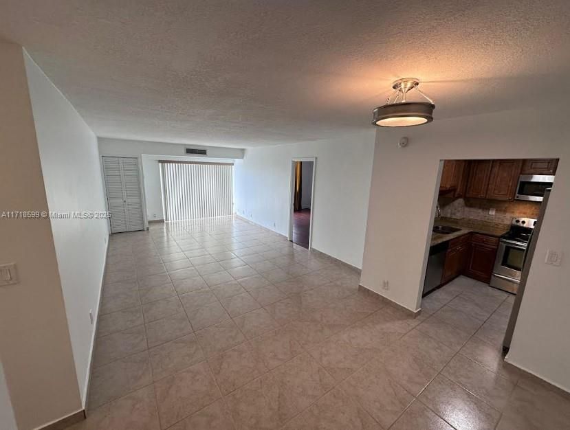 For Rent: $2,500 (2 beds, 2 baths, 1020 Square Feet)