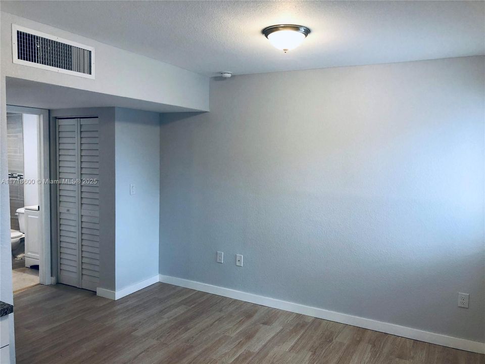 For Rent: $1,600 (1 beds, 1 baths, 400 Square Feet)