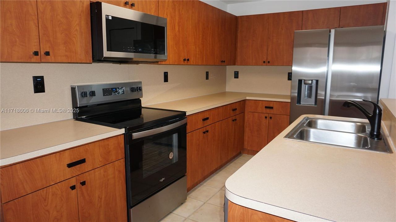 Brand new Microwave, E-Range w/oven, Dishwasher, Trash Disposal, Refrigerator with water & ice dispenser.