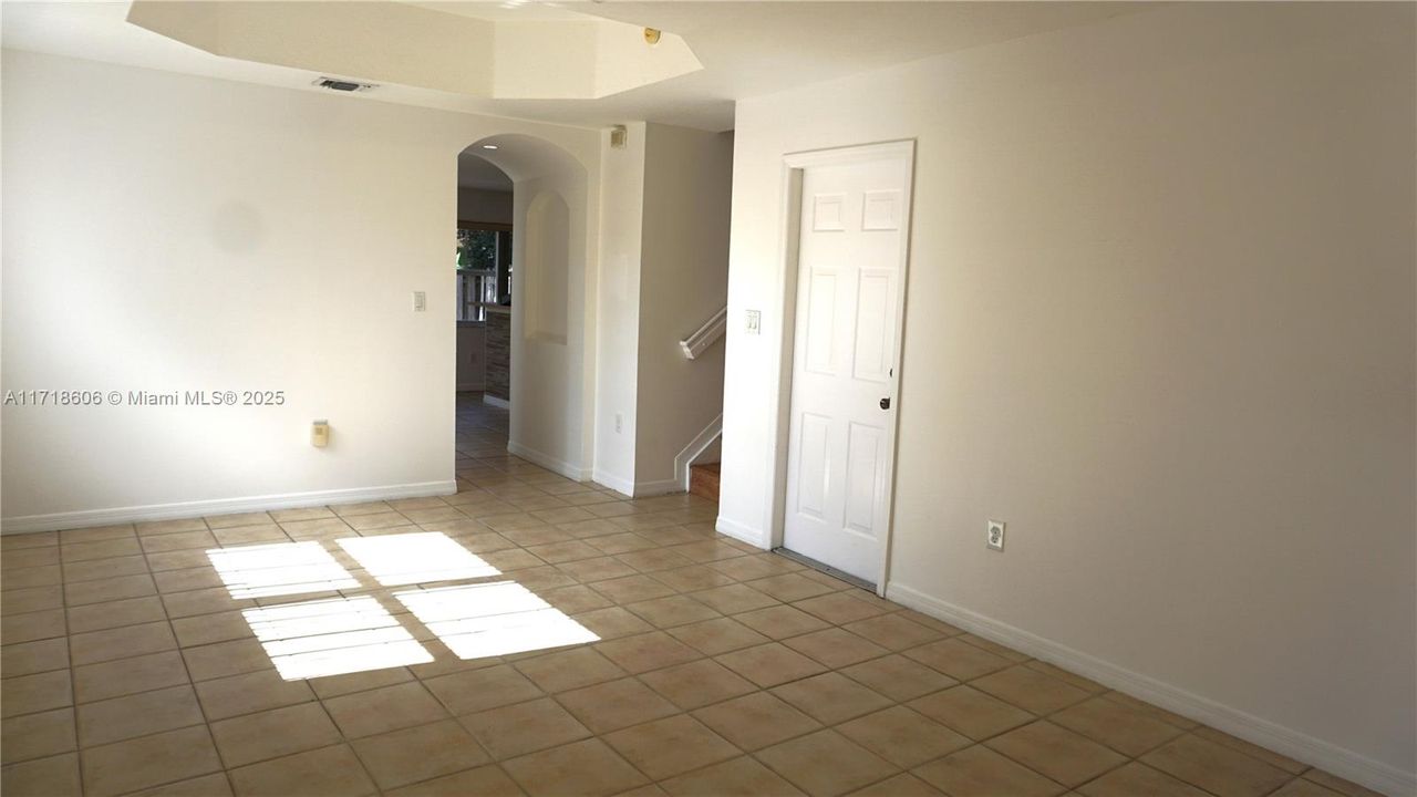 Living/Dinning room, next to the Garage, the stair for the 2nd floor and access to the Kitchen and Family room area.