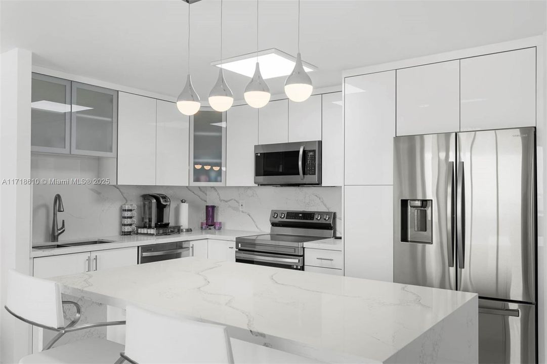 Recently Sold: $494,000 (1 beds, 2 baths, 912 Square Feet)