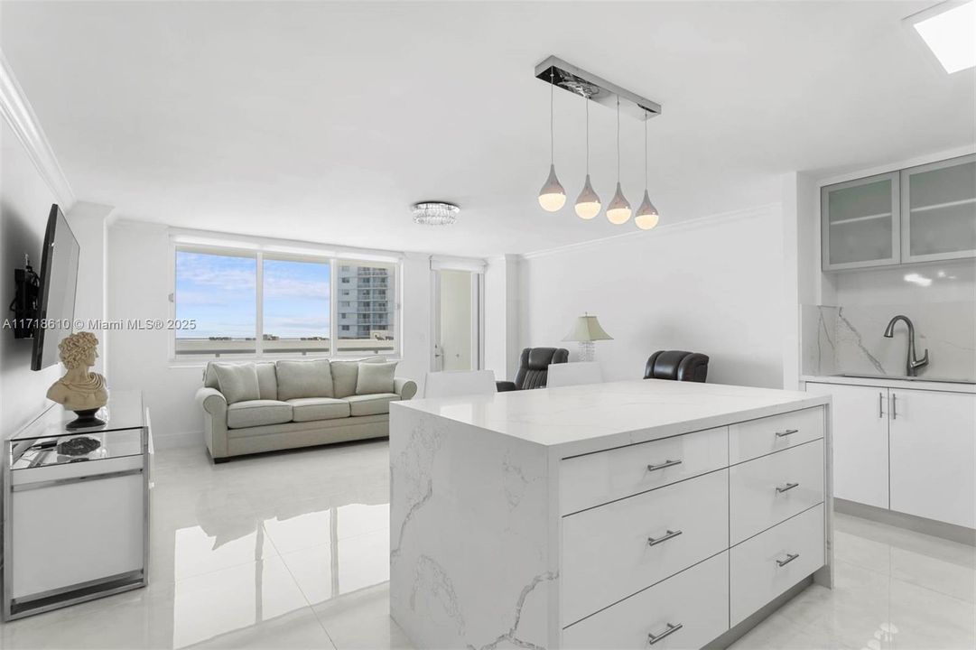 Recently Sold: $494,000 (1 beds, 2 baths, 912 Square Feet)