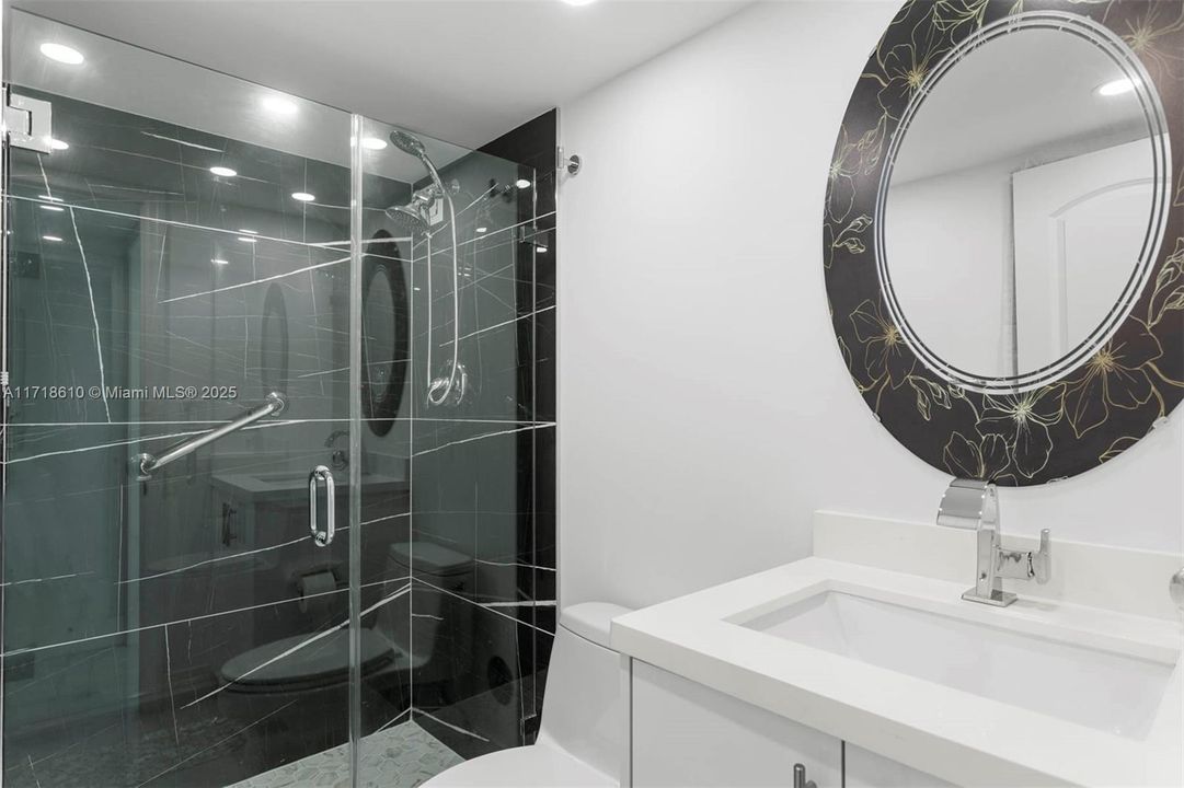 Recently Sold: $494,000 (1 beds, 2 baths, 912 Square Feet)