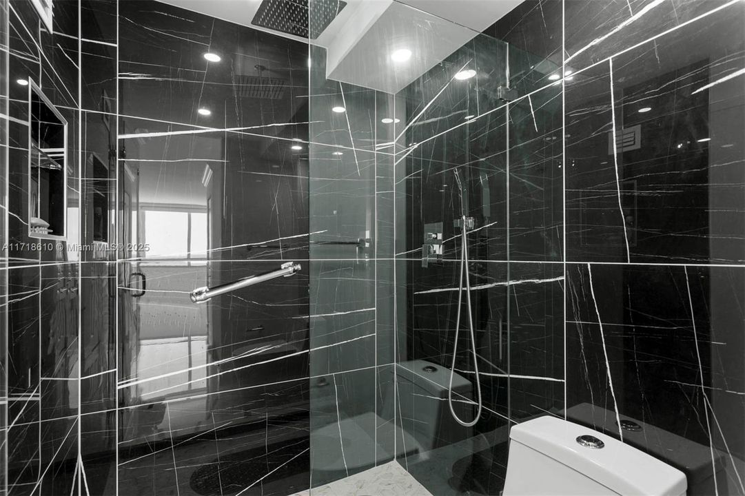 Recently Sold: $494,000 (1 beds, 2 baths, 912 Square Feet)