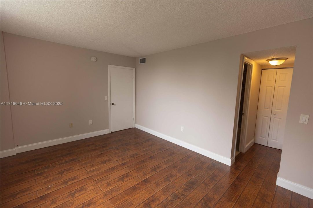 For Rent: $1,975 (2 beds, 2 baths, 970 Square Feet)