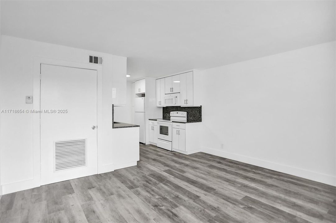 For Rent: $1,800 (1 beds, 1 baths, 12903 Square Feet)