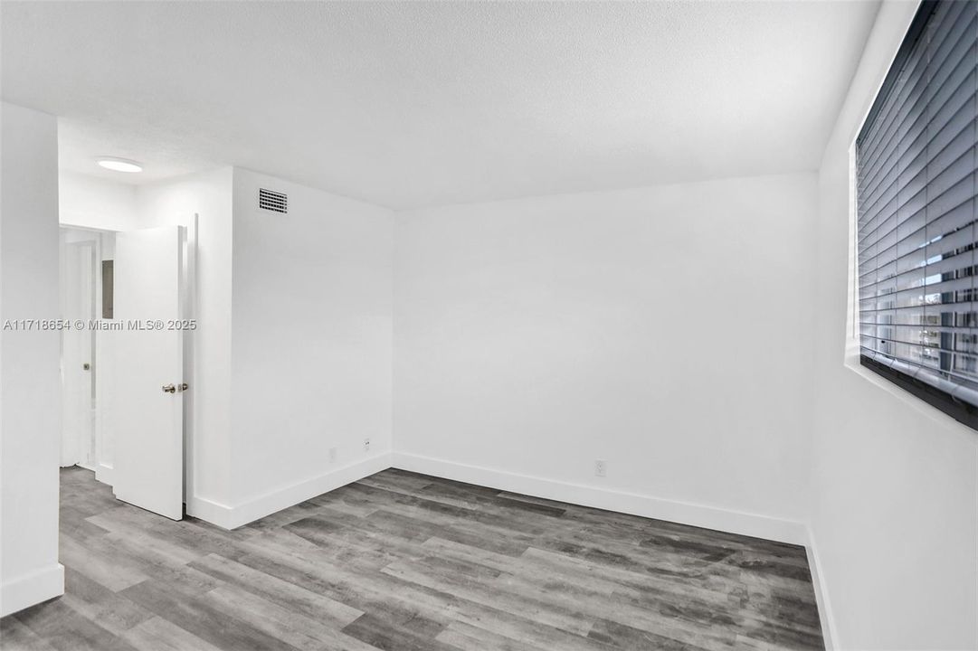 For Rent: $1,800 (1 beds, 1 baths, 12903 Square Feet)