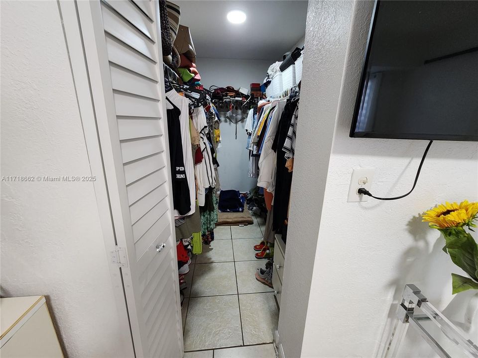 En Venta: $850,000 (4 camas, 3 baños, 2211 Pies cuadrados)