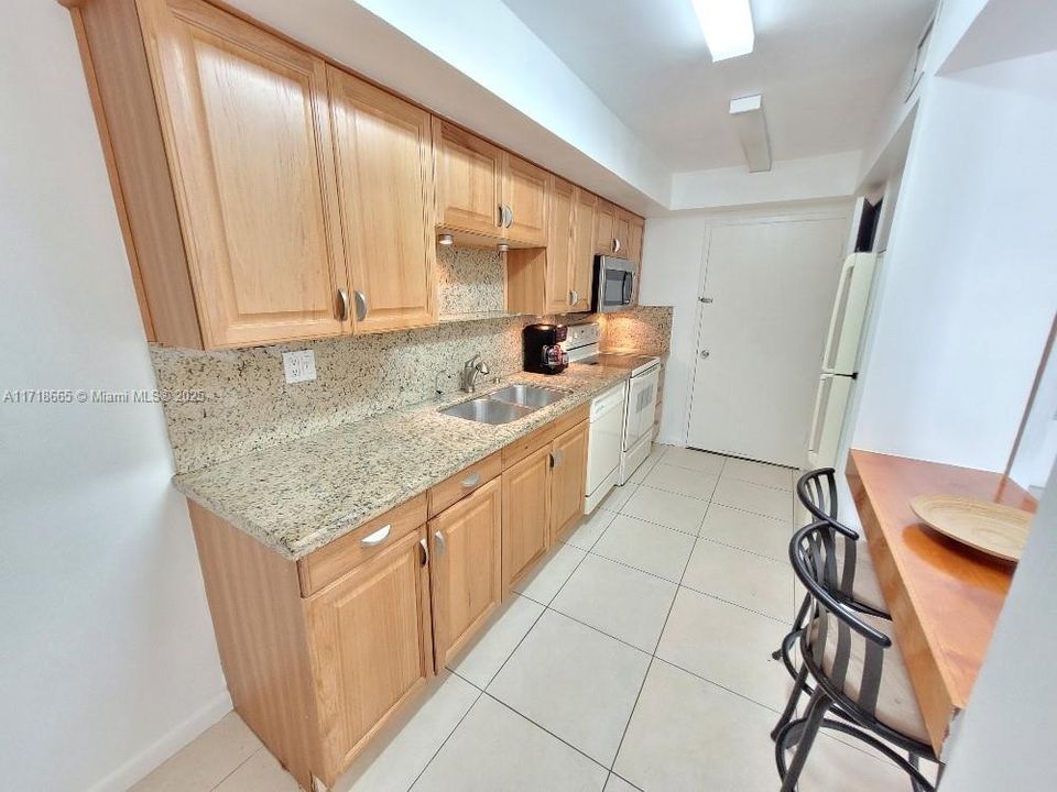 For Sale: $259,000 (2 beds, 2 baths, 1251 Square Feet)