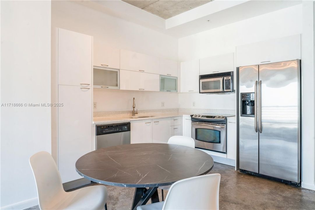 For Rent: $2,900 (1 beds, 1 baths, 662 Square Feet)