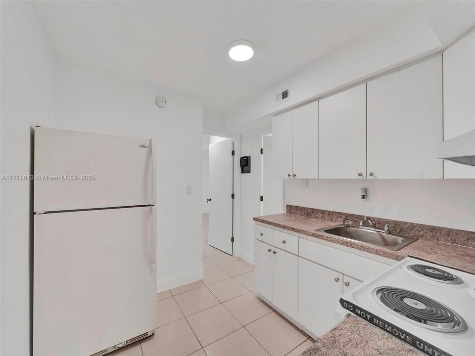 For Rent: $1,650 (1 beds, 1 baths, 12903 Square Feet)