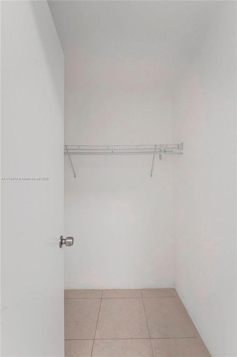 For Rent: $1,650 (1 beds, 1 baths, 12903 Square Feet)