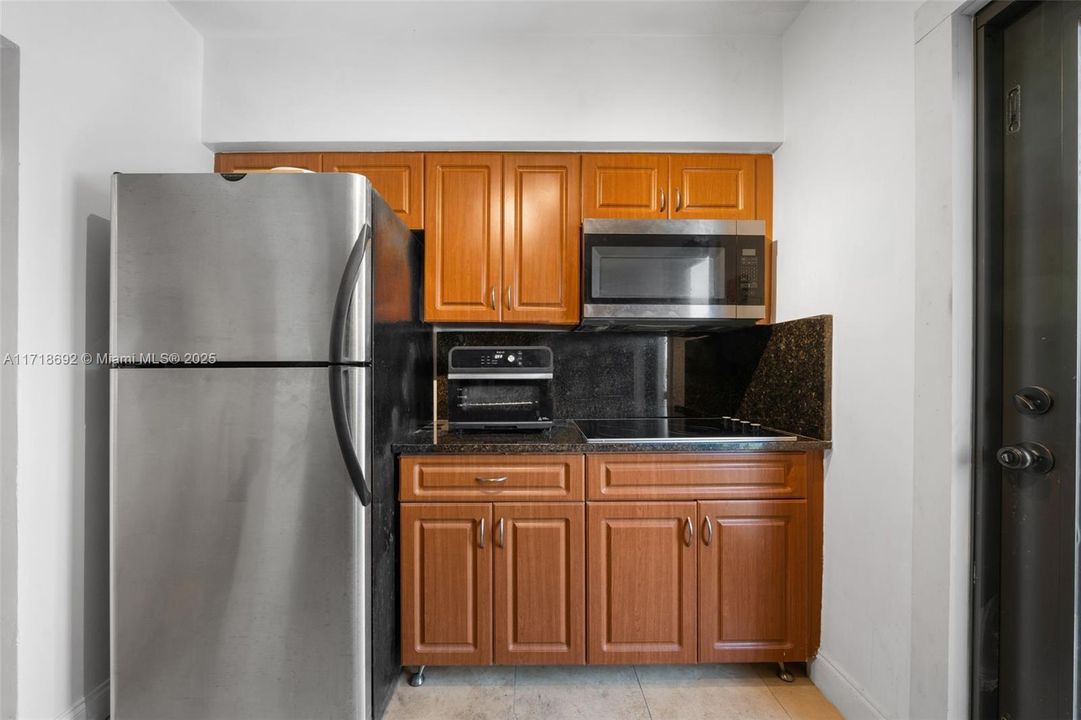 For Rent: $2,800 (2 beds, 2 baths, 941 Square Feet)