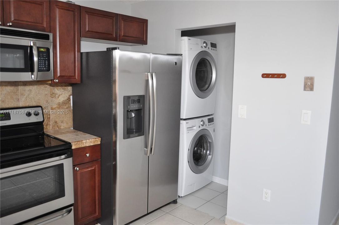 For Rent: $2,500 (2 beds, 2 baths, 1100 Square Feet)