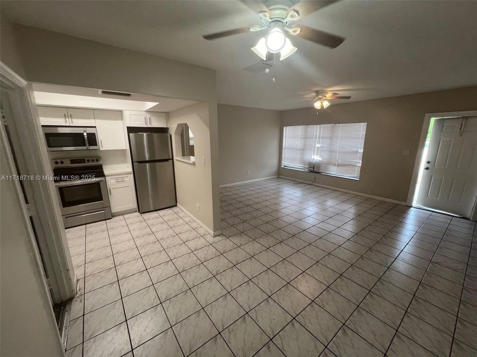 For Rent: $1,950 (2 beds, 1 baths, 1088 Square Feet)