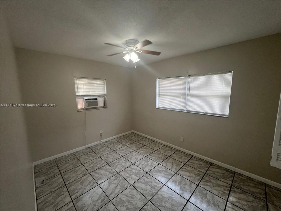 For Rent: $1,950 (2 beds, 1 baths, 1088 Square Feet)