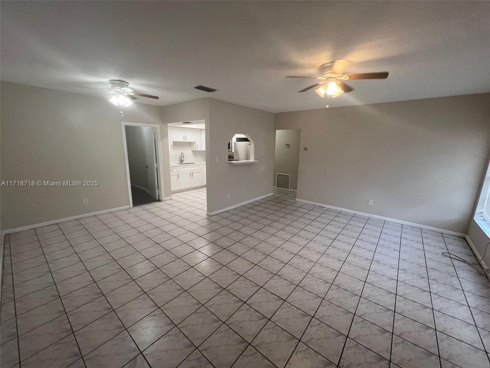 For Rent: $1,950 (2 beds, 1 baths, 1088 Square Feet)