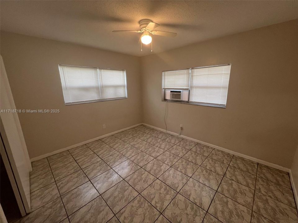 For Rent: $1,950 (2 beds, 1 baths, 1088 Square Feet)