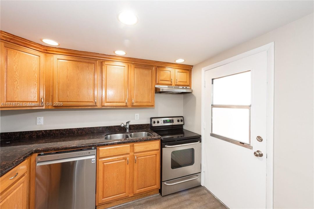 For Sale: $640,000 (2 beds, 2 baths, 1109 Square Feet)