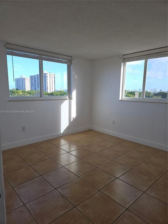 For Rent: $2,900 (3 beds, 2 baths, 1190 Square Feet)