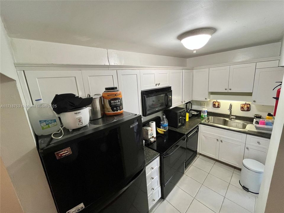 For Rent: $1,750 (1 beds, 1 baths, 641 Square Feet)