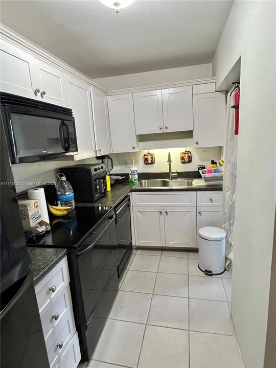 For Rent: $1,750 (1 beds, 1 baths, 641 Square Feet)