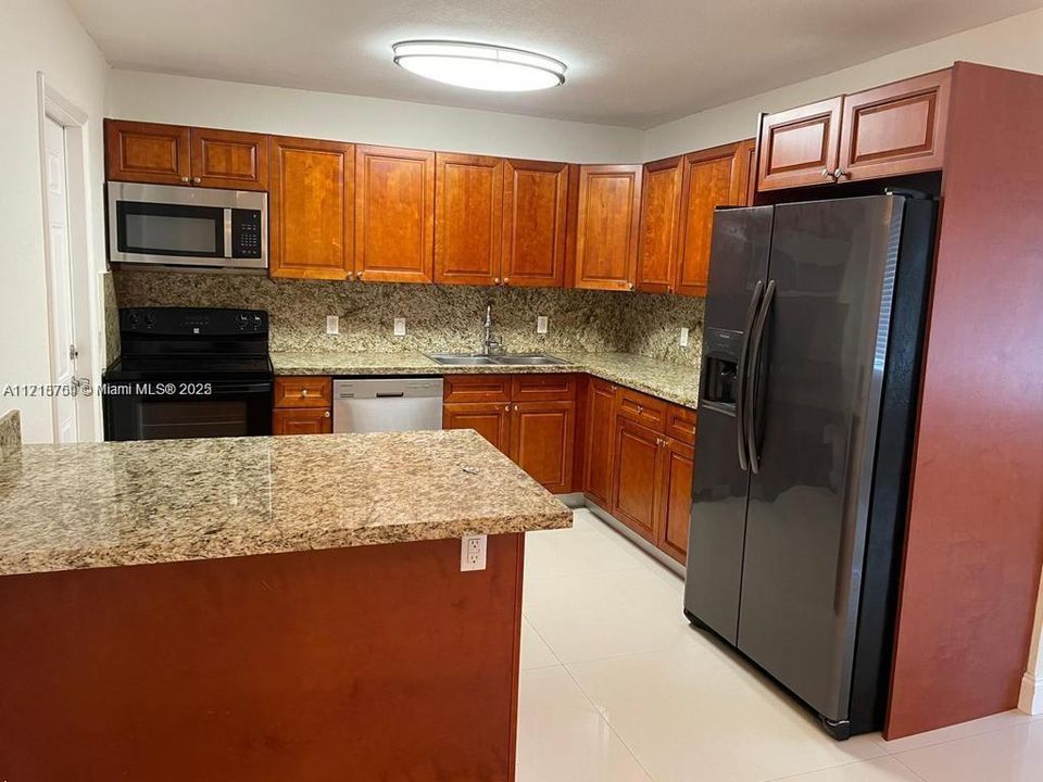 For Rent: $2,800 (3 beds, 2 baths, 1203 Square Feet)