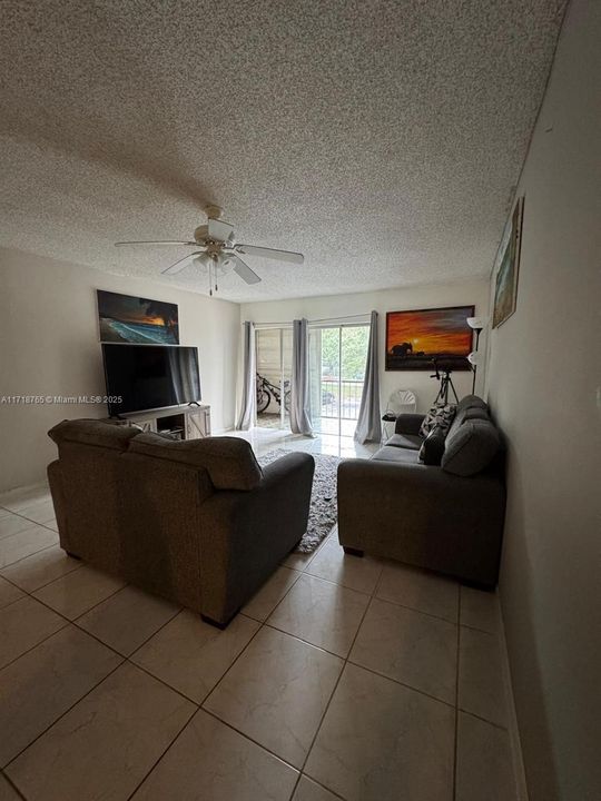 For Rent: $2,200 (2 beds, 2 baths, 1200 Square Feet)