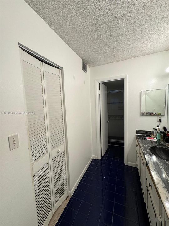 For Rent: $2,200 (2 beds, 2 baths, 1200 Square Feet)