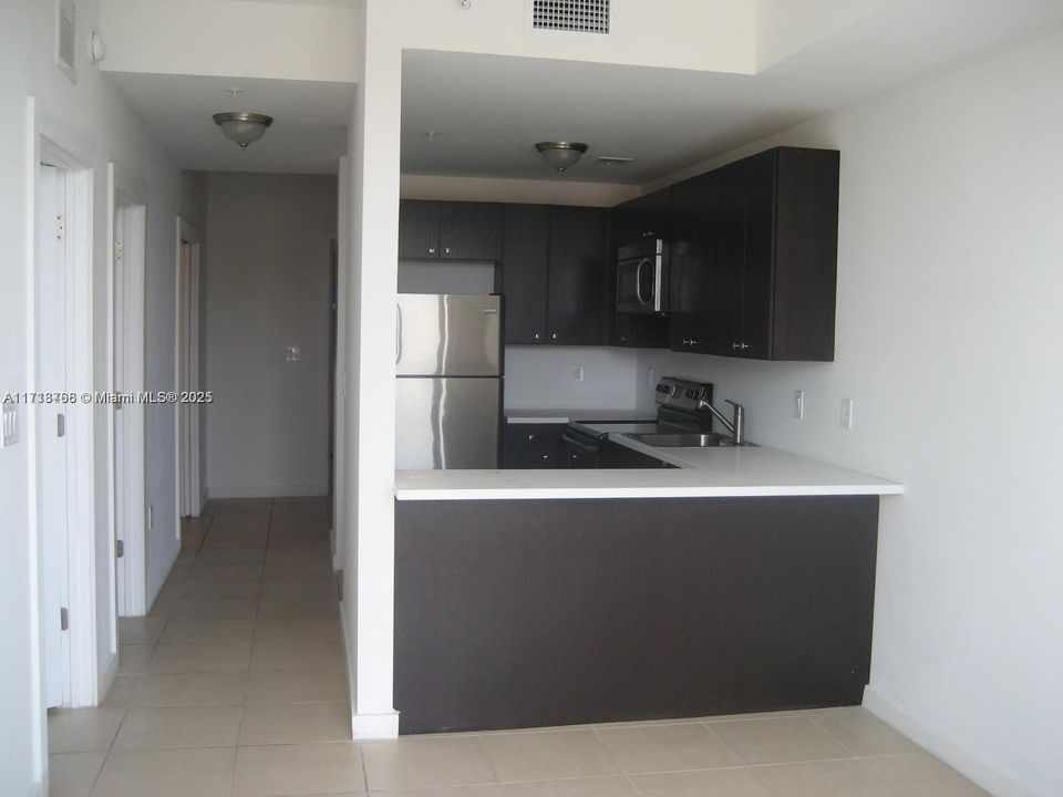 For Rent: $2,200 (2 beds, 1 baths, 630 Square Feet)