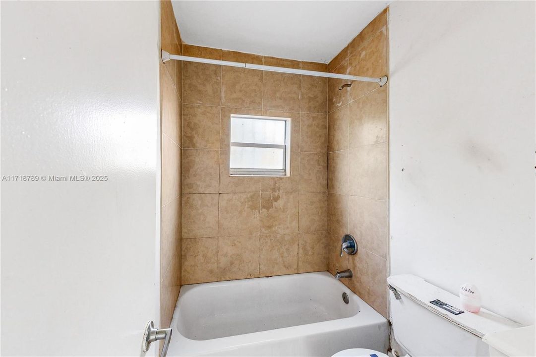 For Sale: $275,000 (2 beds, 1 baths, 866 Square Feet)