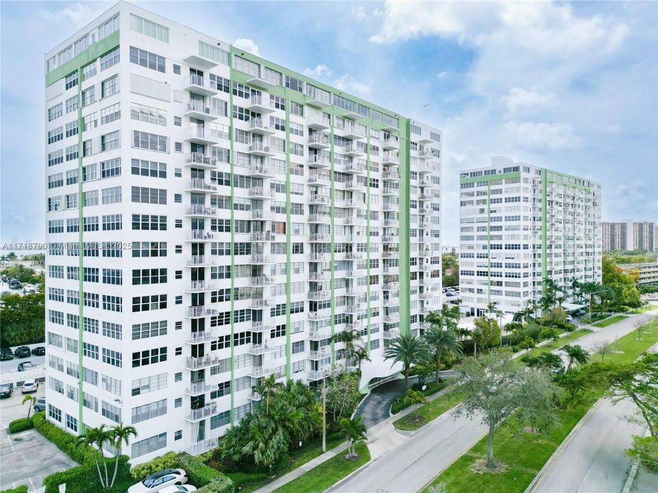 Недавно арендовано: $3,400 (2 спален, 2 ванн, 1304 Квадратных фут)