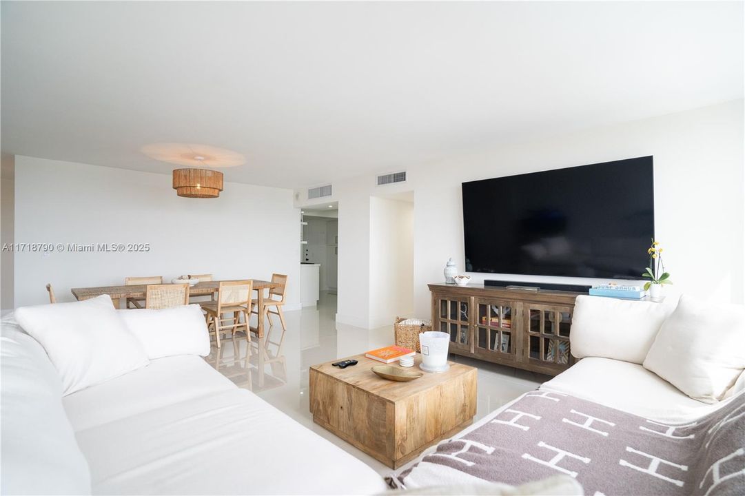 Недавно арендовано: $3,400 (2 спален, 2 ванн, 1304 Квадратных фут)