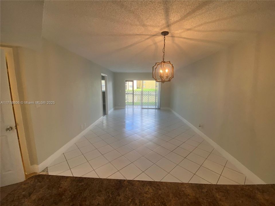 For Rent: $1,900 (2 beds, 2 baths, 949 Square Feet)