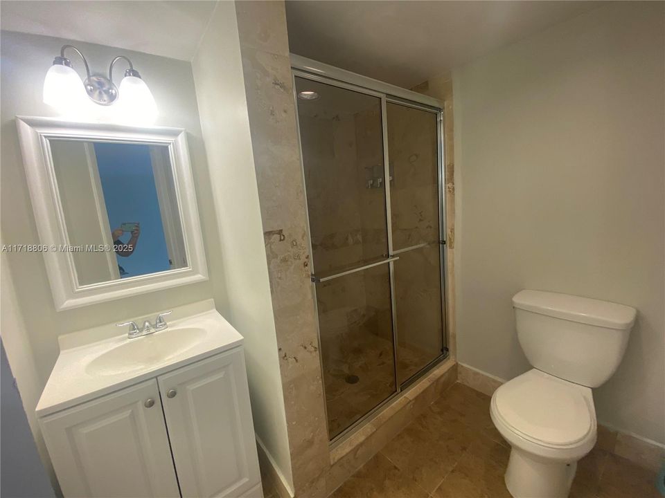 For Rent: $1,900 (2 beds, 2 baths, 949 Square Feet)