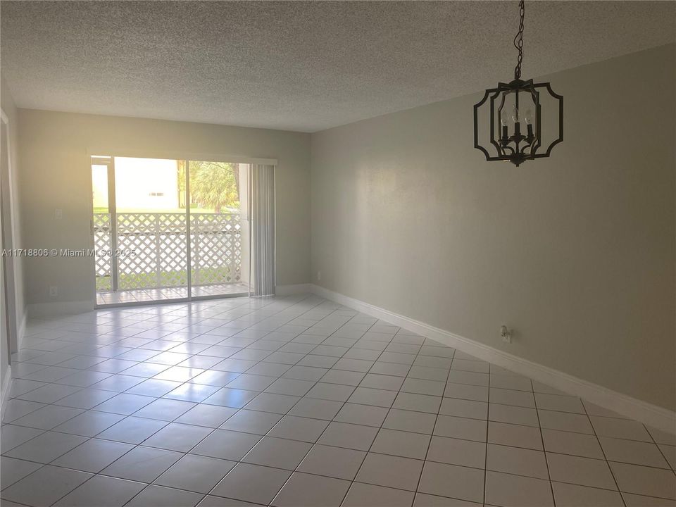 For Rent: $1,900 (2 beds, 2 baths, 949 Square Feet)