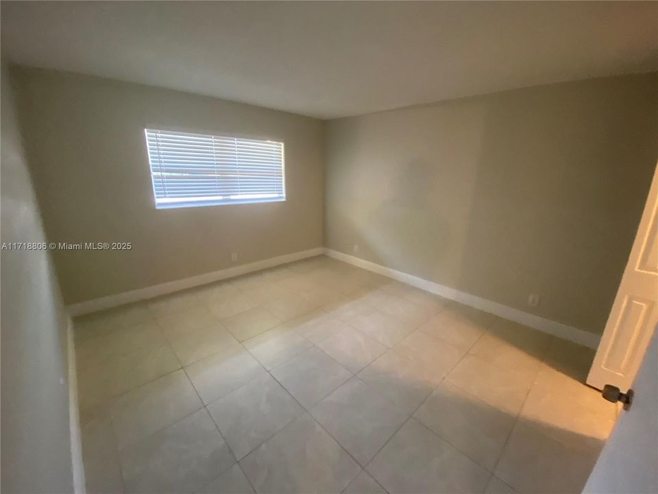 For Rent: $1,900 (2 beds, 2 baths, 949 Square Feet)