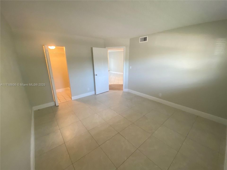 For Rent: $1,900 (2 beds, 2 baths, 949 Square Feet)