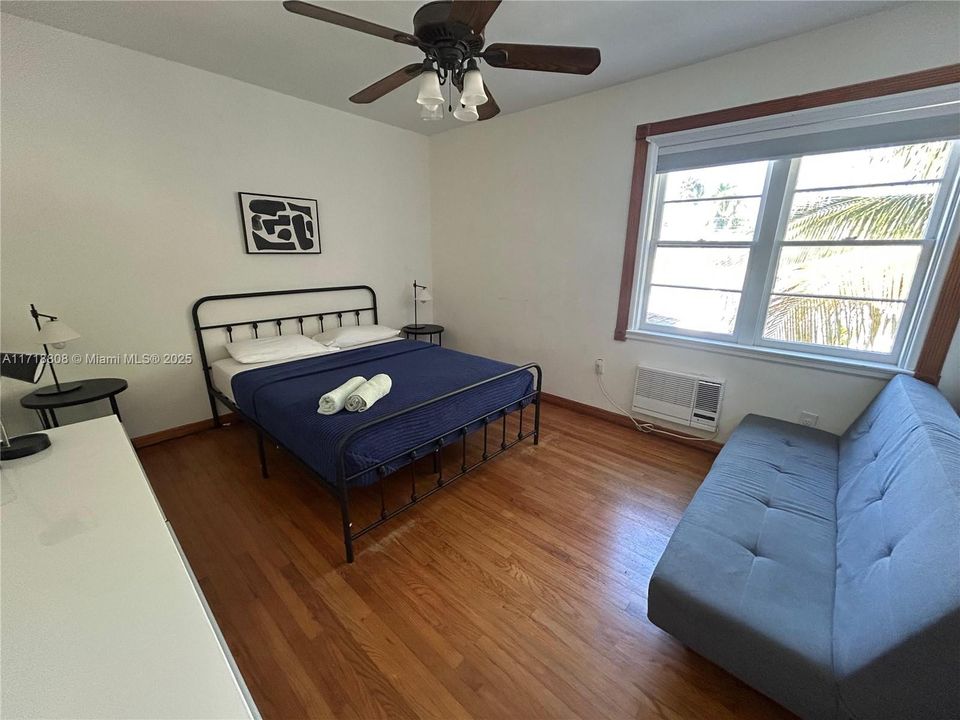 For Rent: $1,950 (1 beds, 1 baths, 550 Square Feet)