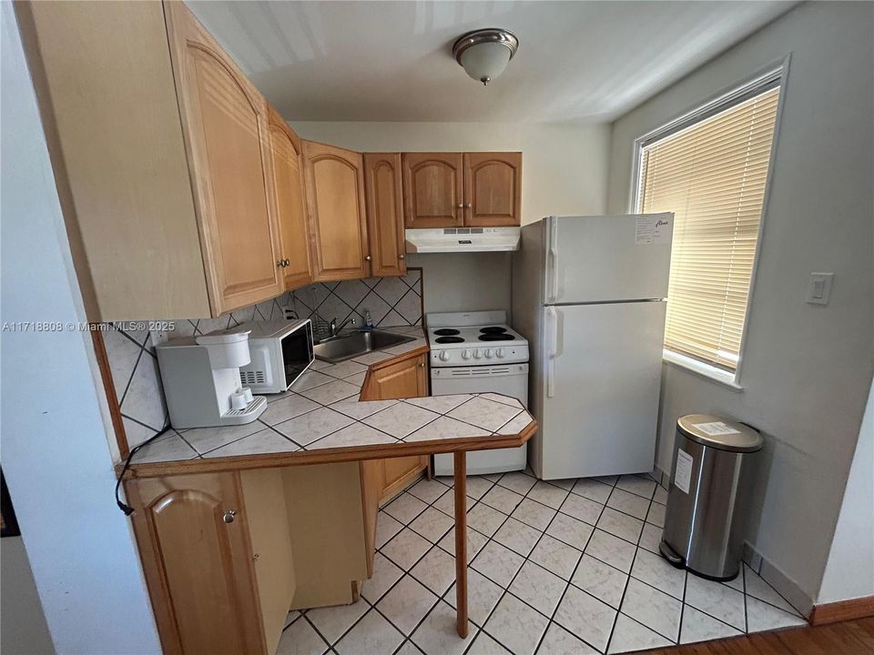 For Rent: $1,950 (1 beds, 1 baths, 550 Square Feet)