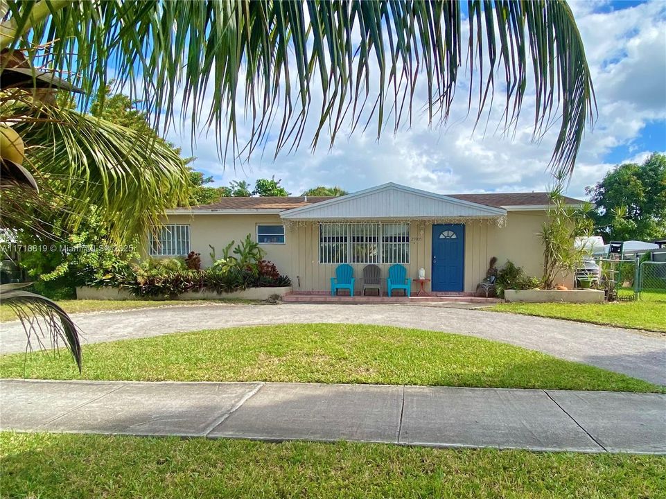 For Sale: $439,900 (3 beds, 1 baths, 1012 Square Feet)