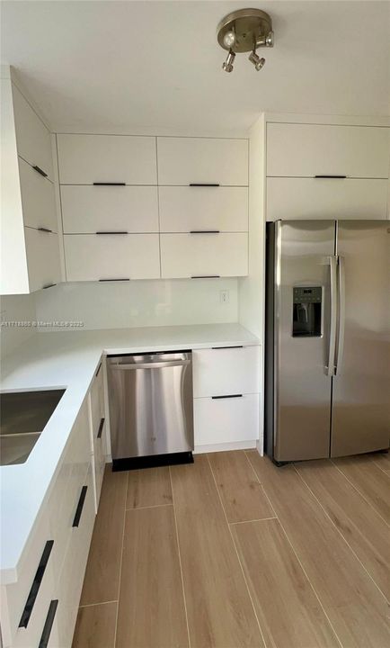 For Rent: $3,800 (2 beds, 2 baths, 1000 Square Feet)