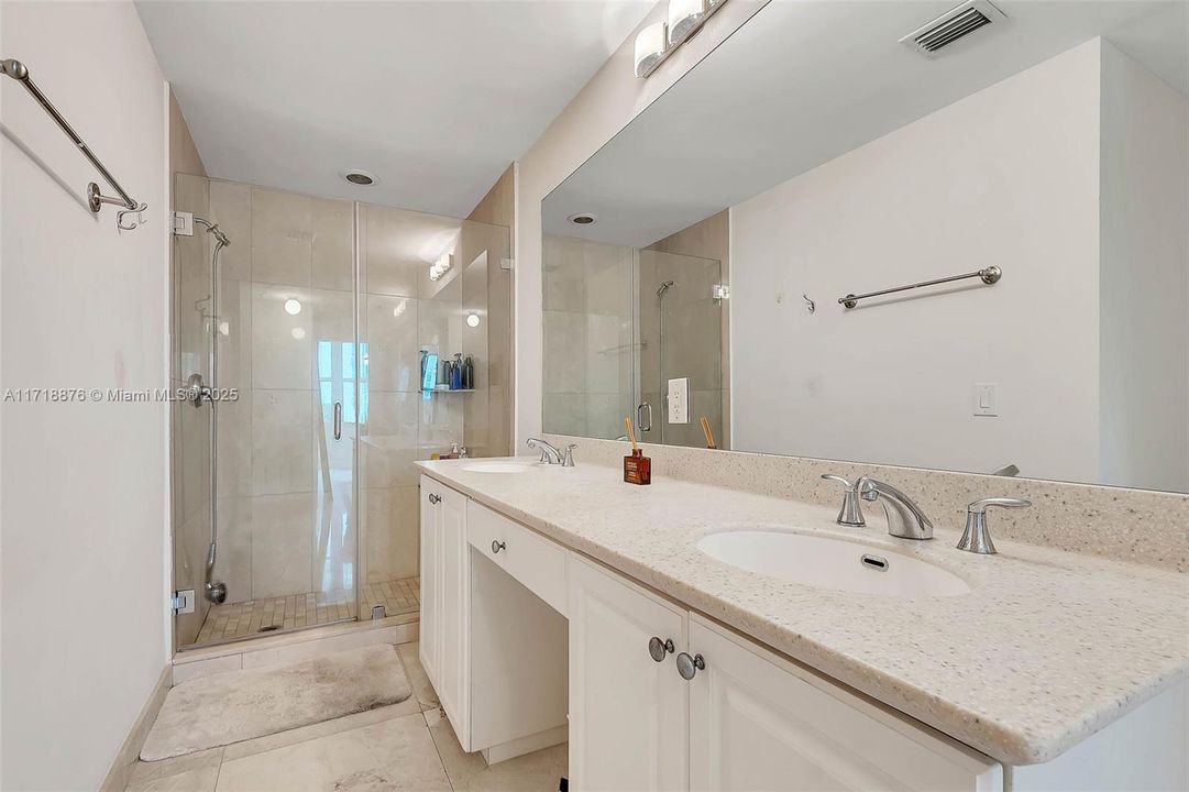 For Sale: $550,000 (2 beds, 2 baths, 1370 Square Feet)